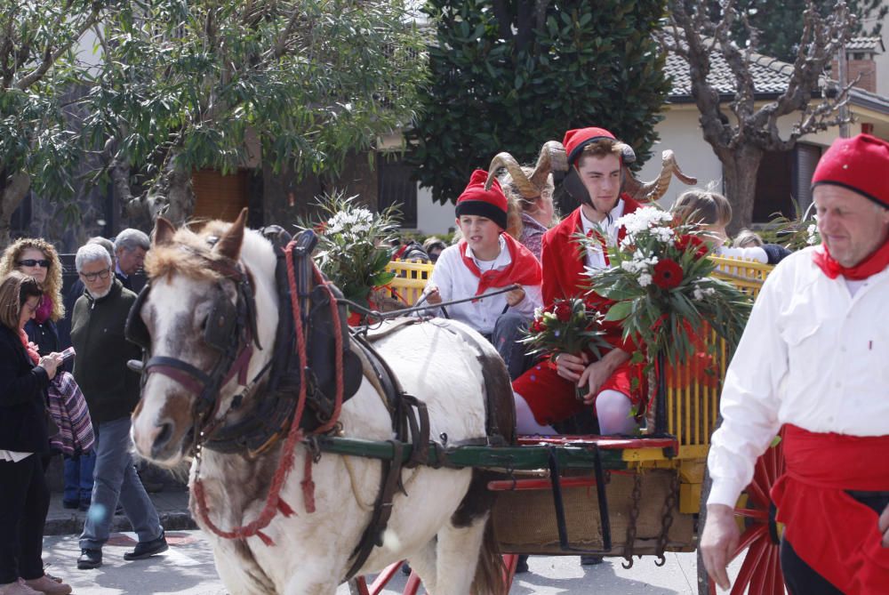 Cornellà del Terri celebra la plantada de l'Arbre i el Ball del Cornut