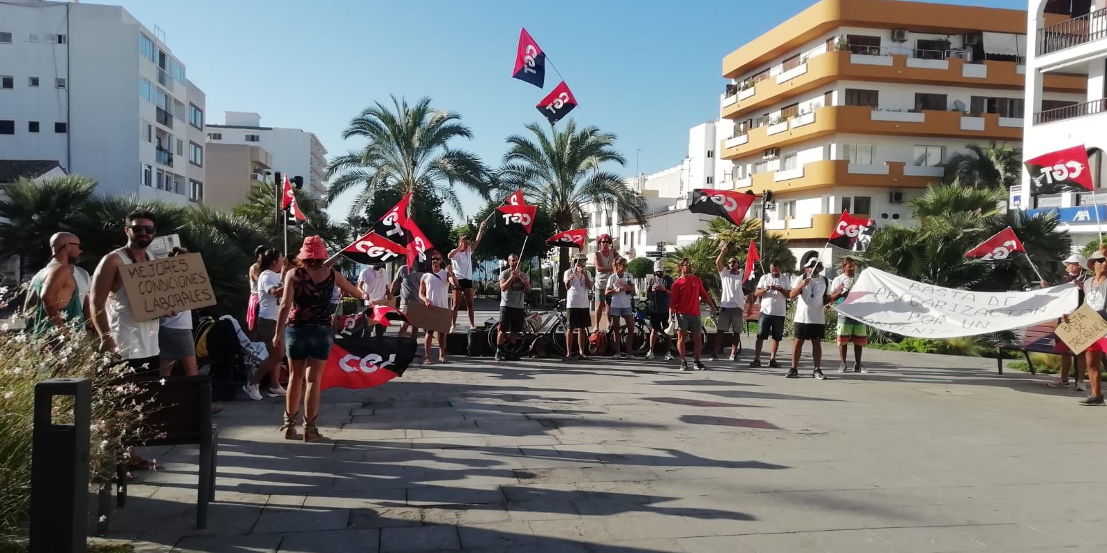 Los socorristas de Cruz Roja en Ibiza denuncian la falta de personal en las playas