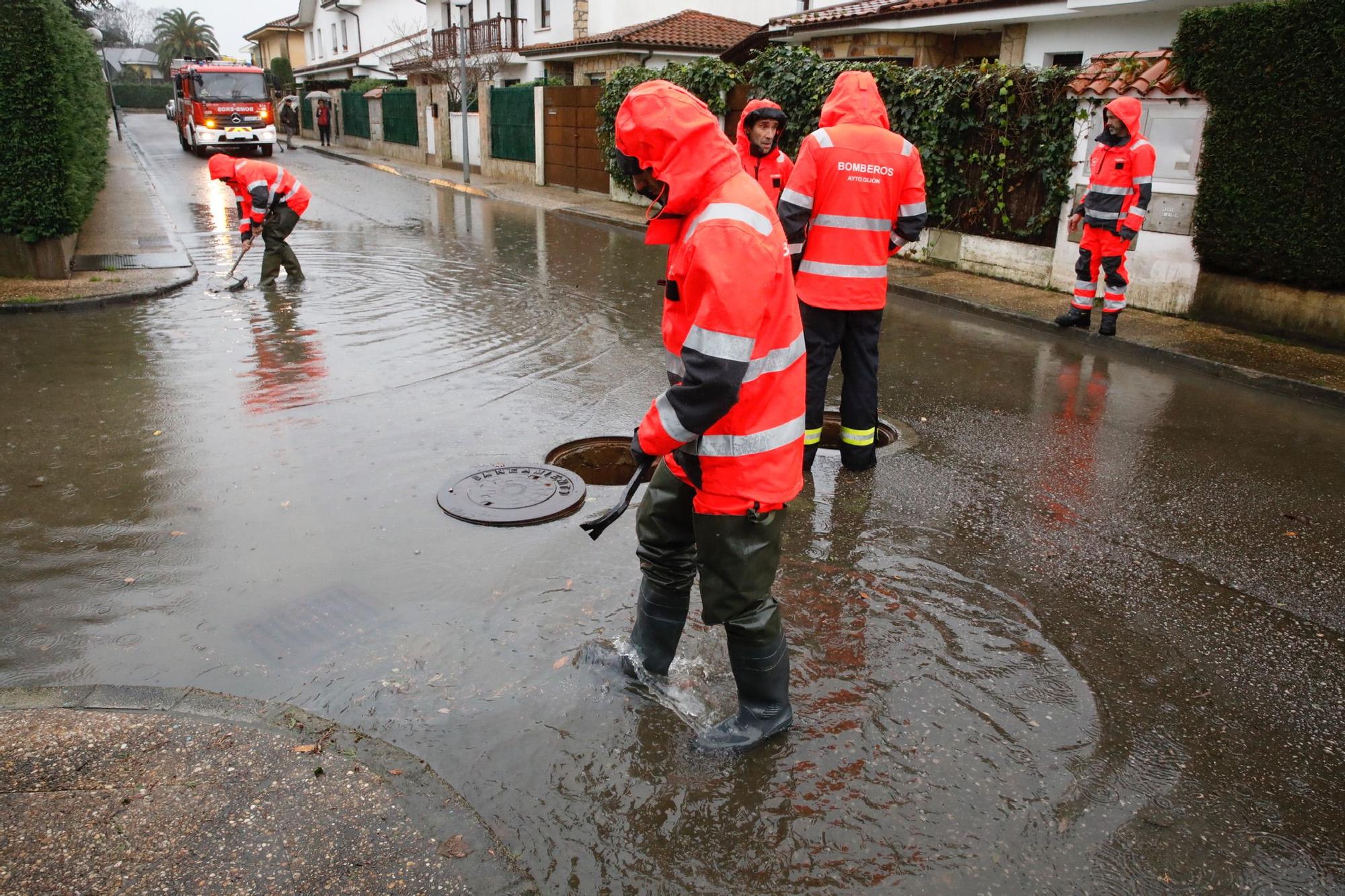 En imágenes: las consecuencias de la borrasca "Fein" en Gijón