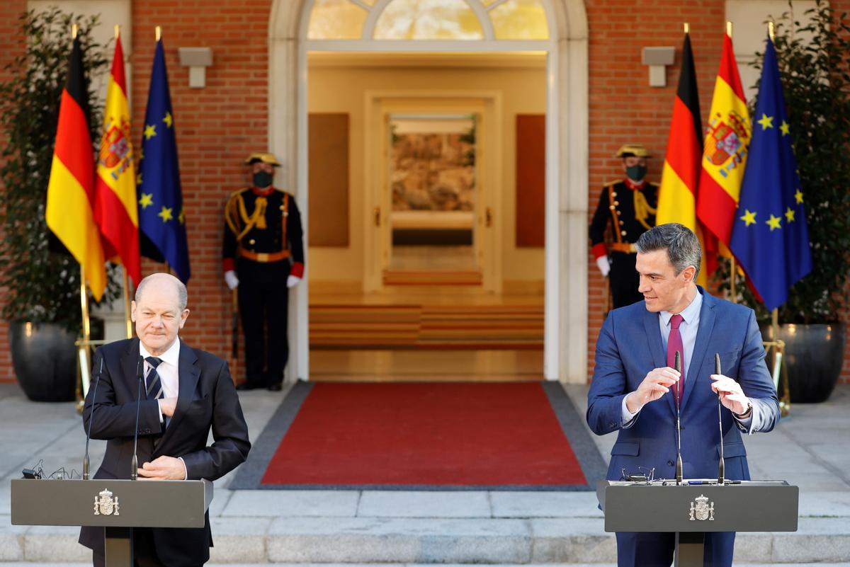 El presidente del Gobierno, Pedro Sánchez, y el canciller alemán, Olaf Scholz, en la visita de este último a España en enero pasado.  