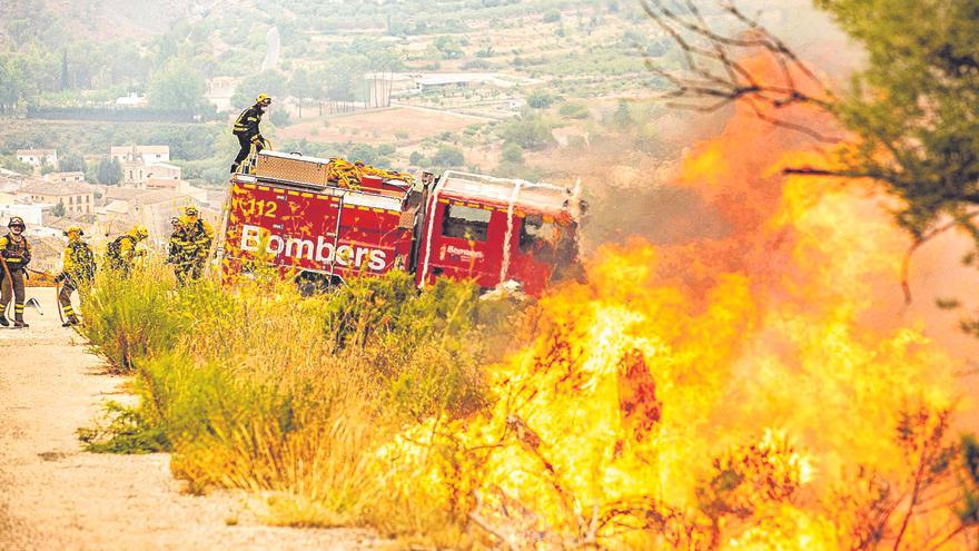 Un reconocimiento colectivo a los héroes del último verano: los bomberos, la UME y el 112