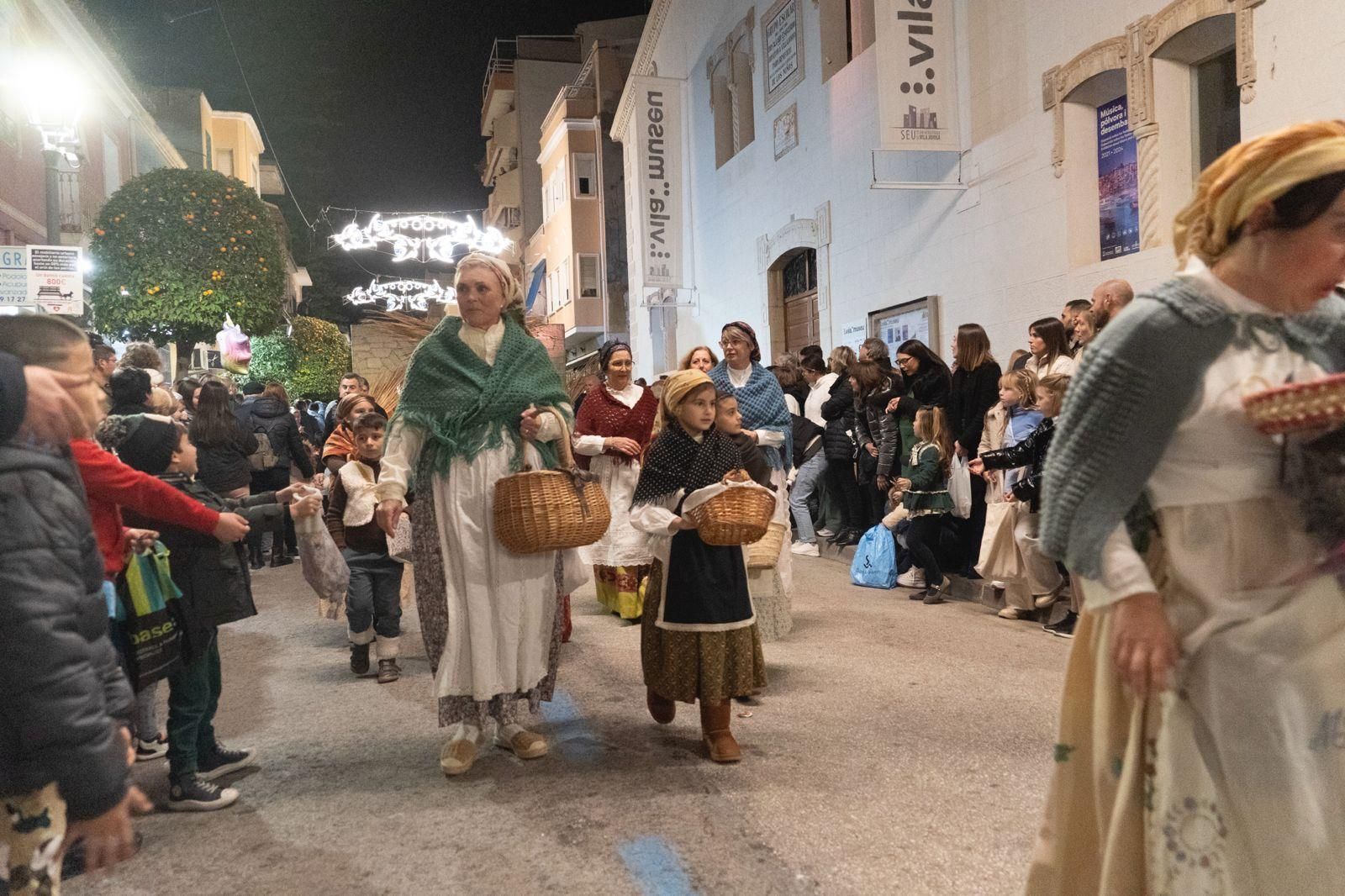 La Vila Joiosa recibe a los Reyes Magos por la puerta grande