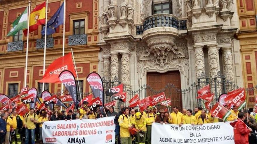 3.000 &#039;empleados&#039; de la Junta piden equiparación de derechos