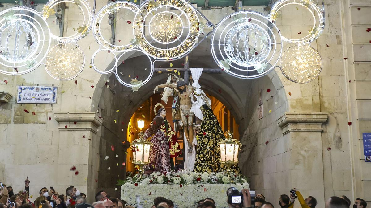 Las procesiones vuelven a las calles de Alicante dos años después