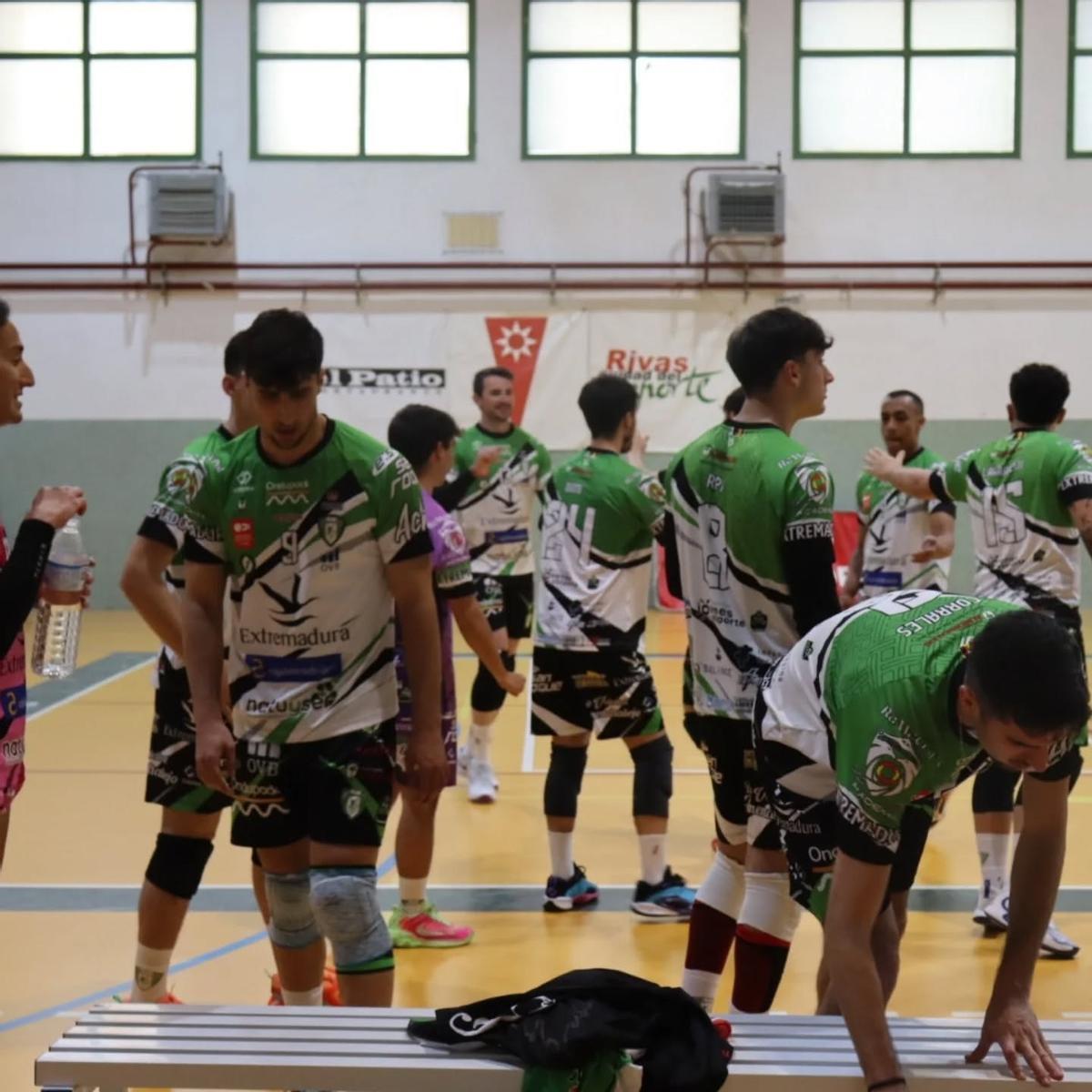 Jugadores del Almendralejo en el último partido de la fase regular.