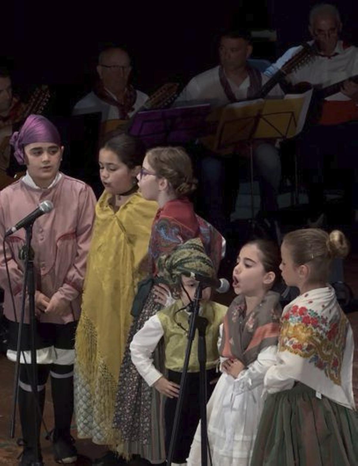 Las escuelas municipales de jota y música despliegan todo su talento