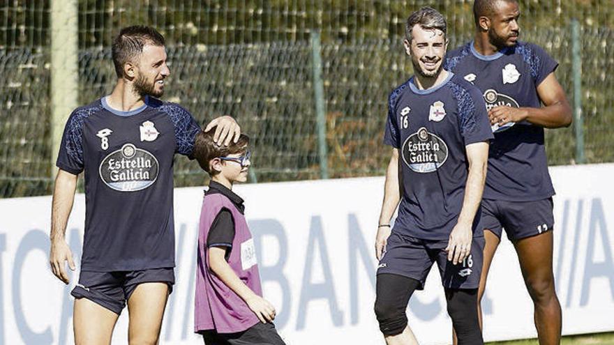 Emre Çolak, Luisinho y Sidnei, ayer tras el entrenamiento en la ciudad deportiva de Abegondo.