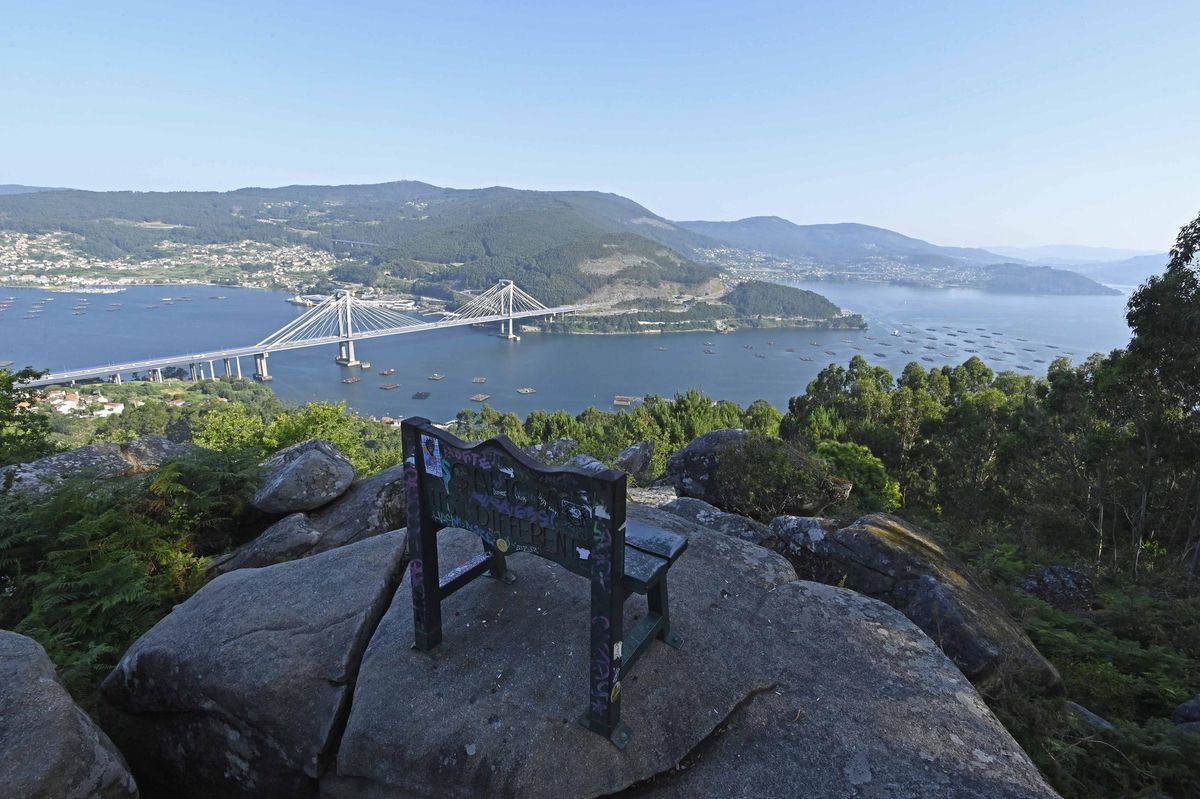 Panorámica de la ría de Vigo desde el mirador Cova das Ratas, en Redondela