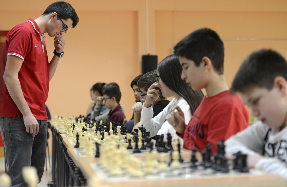 El arte del ajedrez llega a la clase en lalín