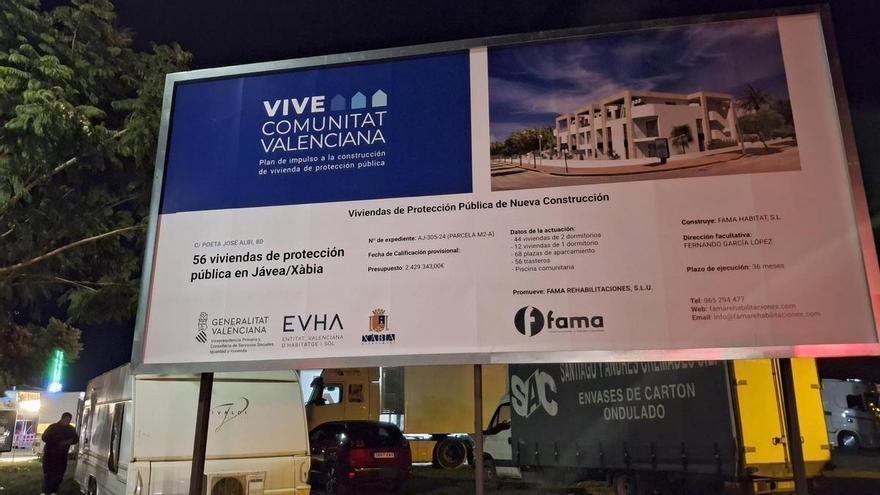 Inicio inminente de las obras de las 82 viviendas sociales de Xàbia: la empresa coloca los carteles