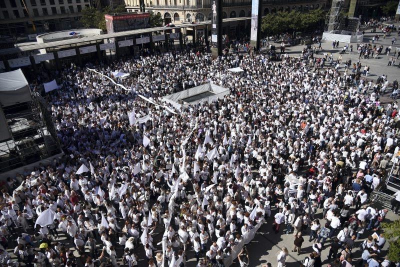 Zaragoza se une por la paz y el diálogo