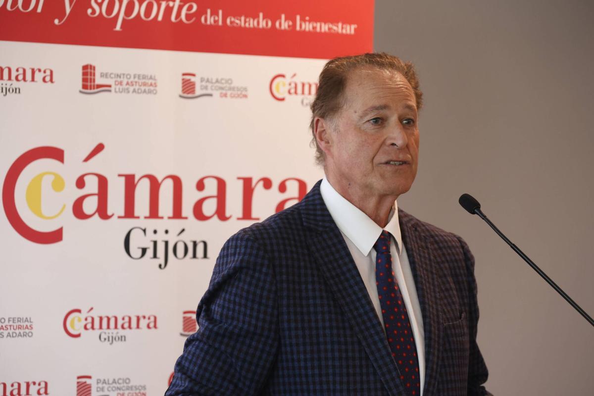 Inicio del plenario de la Cámara de Comercio de Gijón en donde se elegirá a Félix Baragaño como presidente.