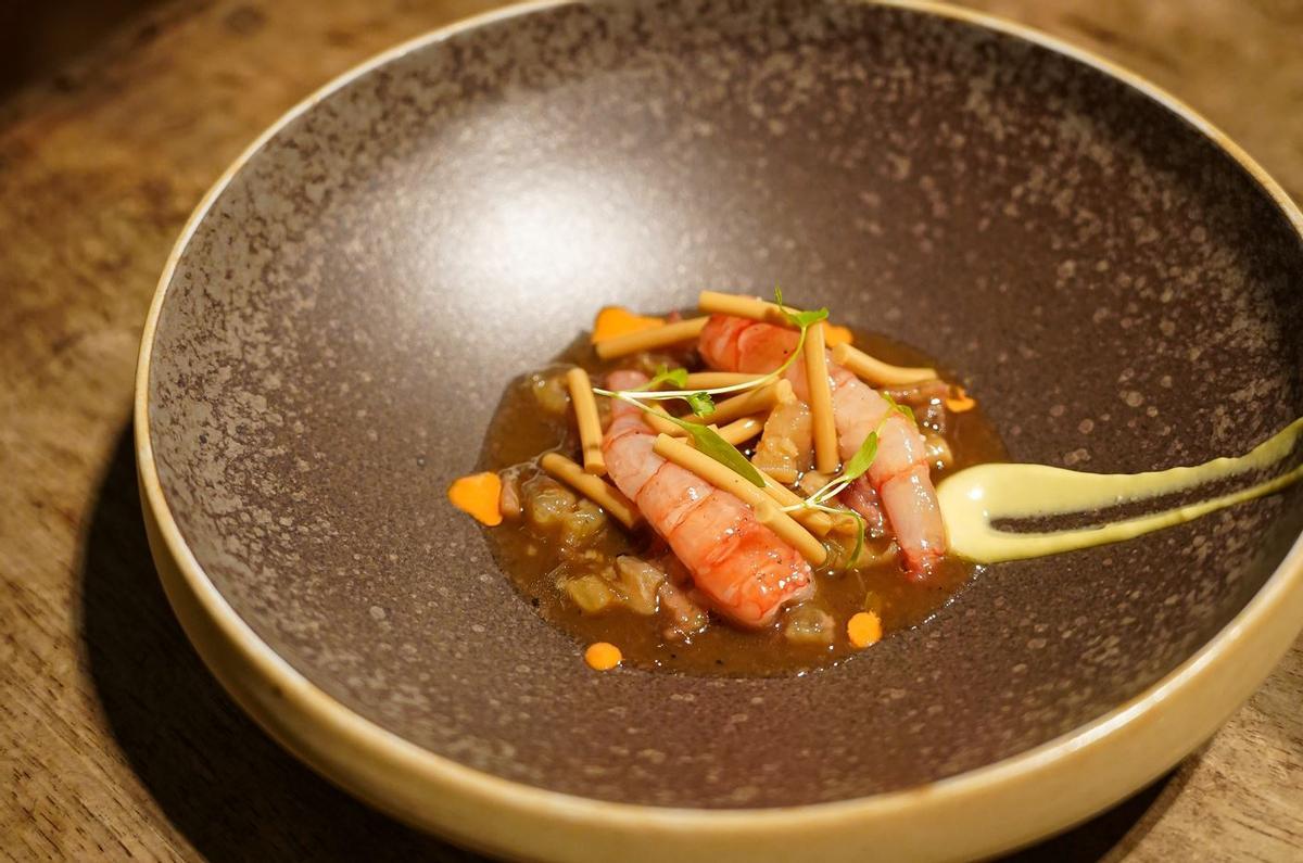 Els fideus a la cassola amb guisat de tendons i gamba vermella de Castell Perelada.