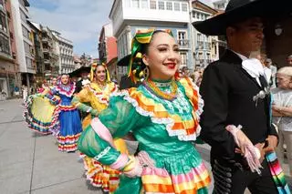 El folclore une naciones en Avilés