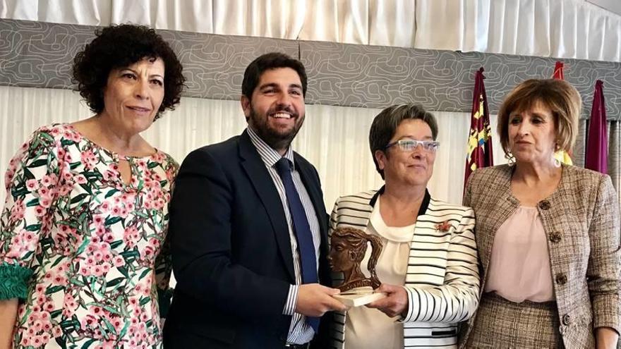 La archenera Ana María Zambuido recibió el premio durante el acto organizado por Afammer en Puerto Lumbreras.