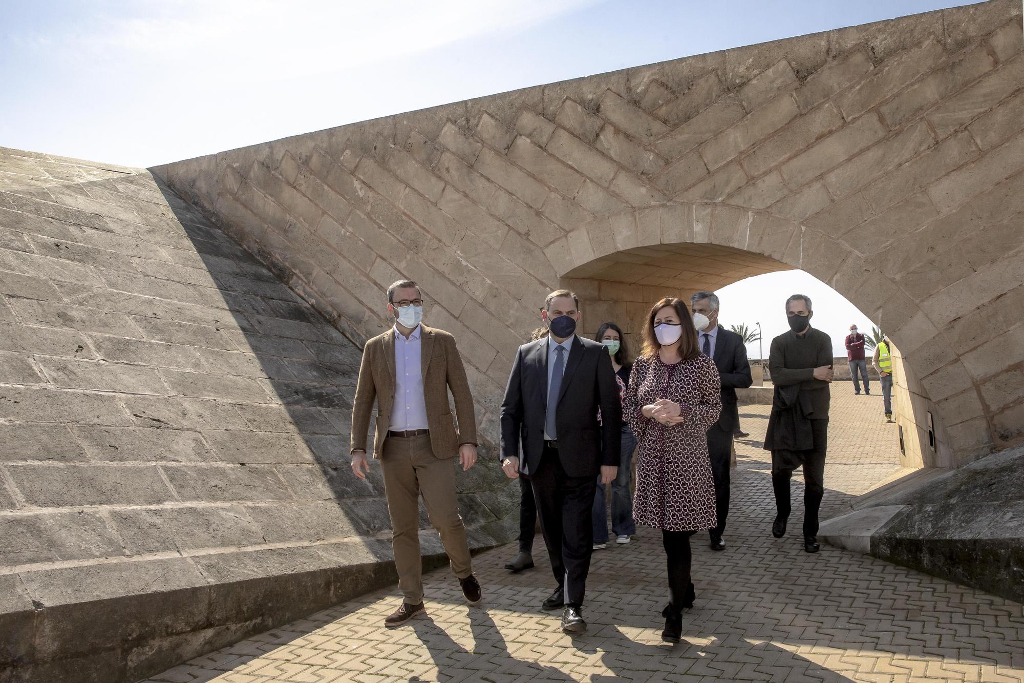 El ministro Ábalos visita el Baluard del Princep con la presidenta Armengol y el alcalde Hila