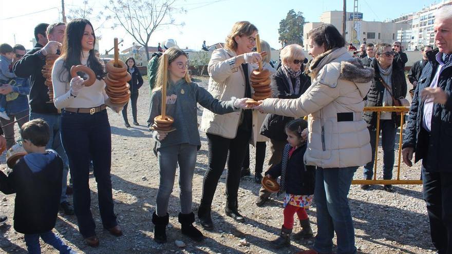 Burriana celebra Sant Antoni con un multitudinario doble pasacalle