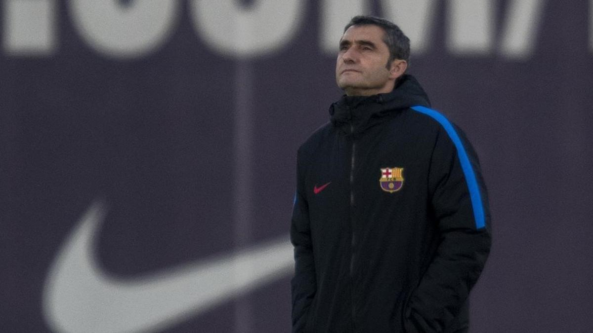 Ernesto Valverde, técnico del FC Barcelona, en un entrenamiento.