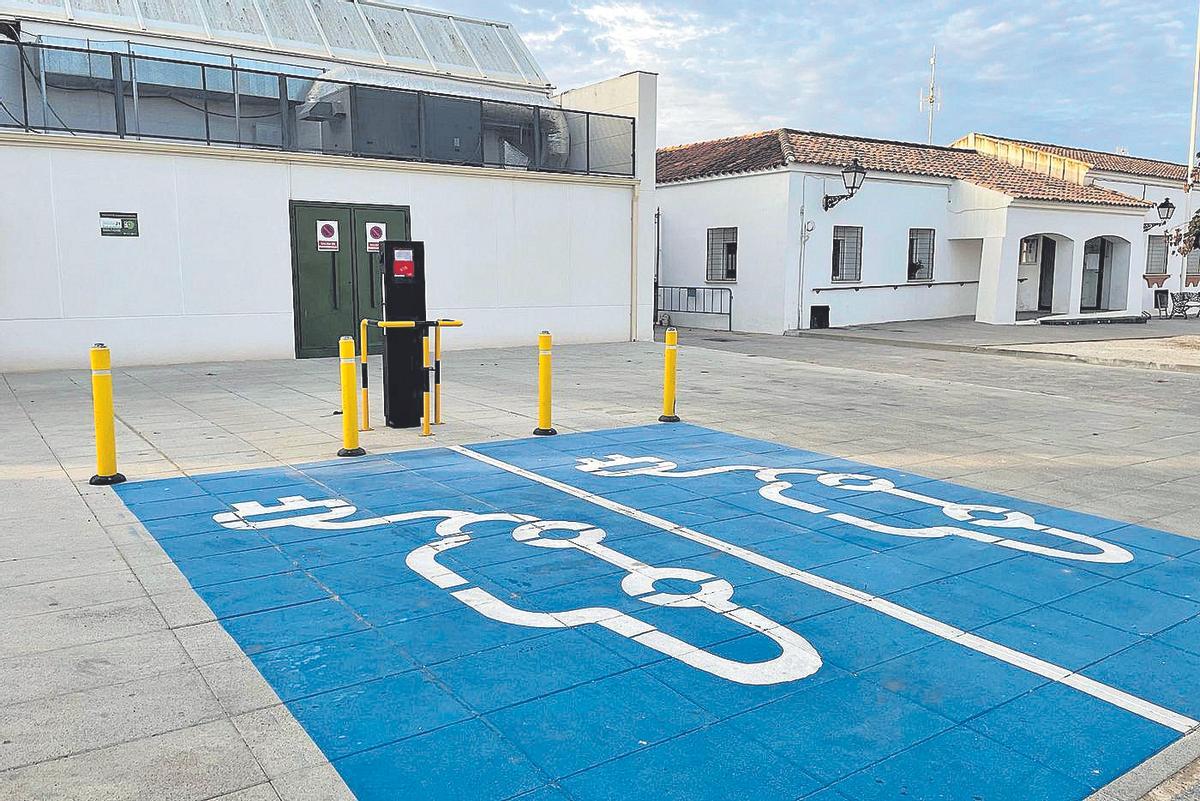 Imagen del nuevo punto de recarga de vehículos eléctricos en la localidad.
