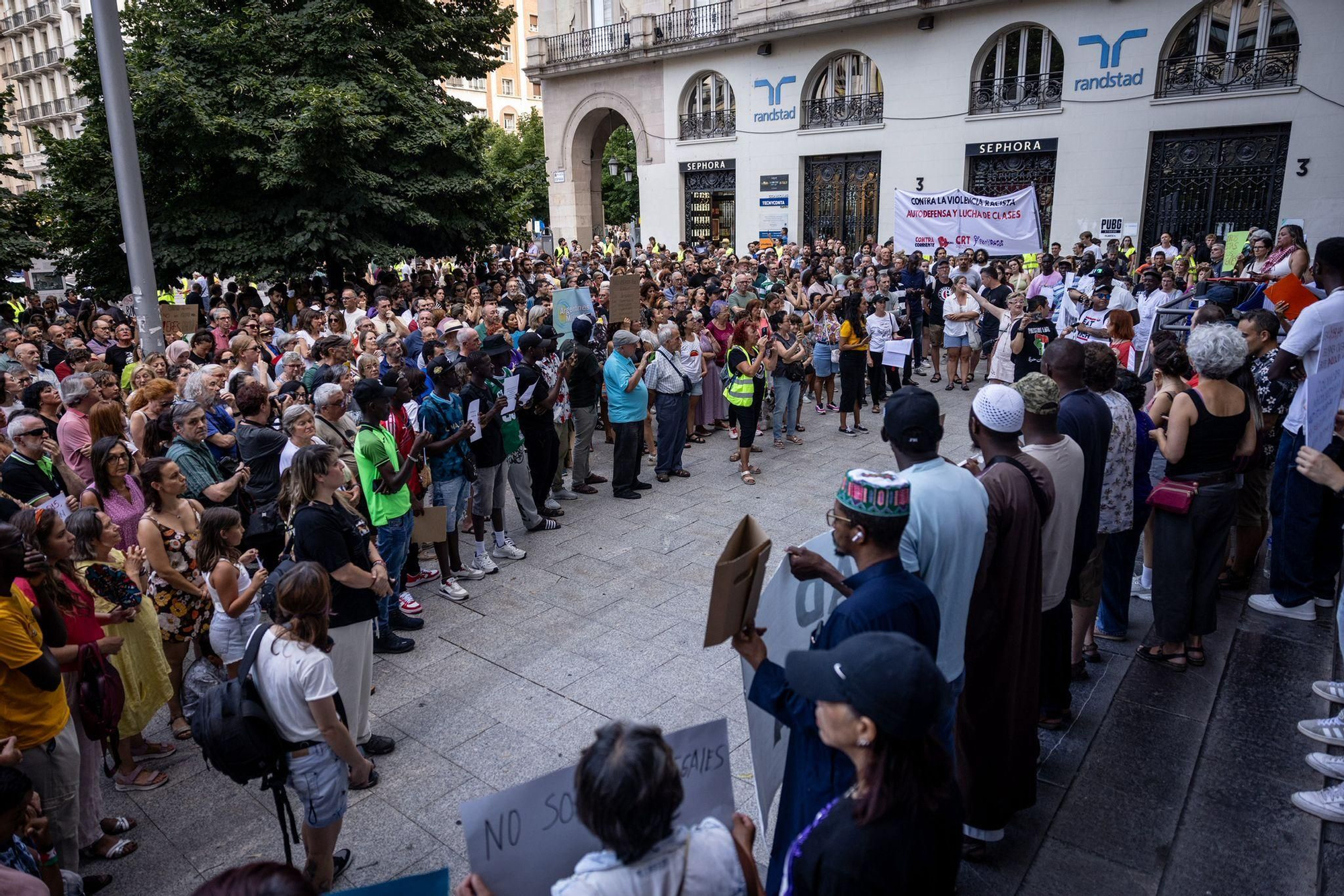 En imágenes | Manifestación en contra del racismo en Zaragoza