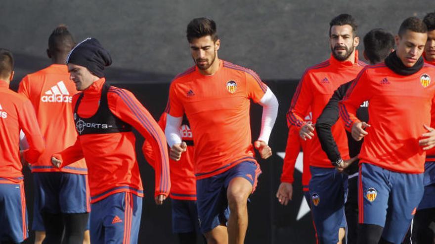 André Gomes vuelve al grupo y entrena con normalidad