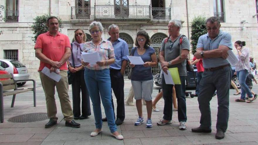 Miguel Ángel Alonso, Ana Gutiérrez, María José Rodríguez, Domingo Goñi, Eloísa Sordo, César Alonso y Juan José Alonso.