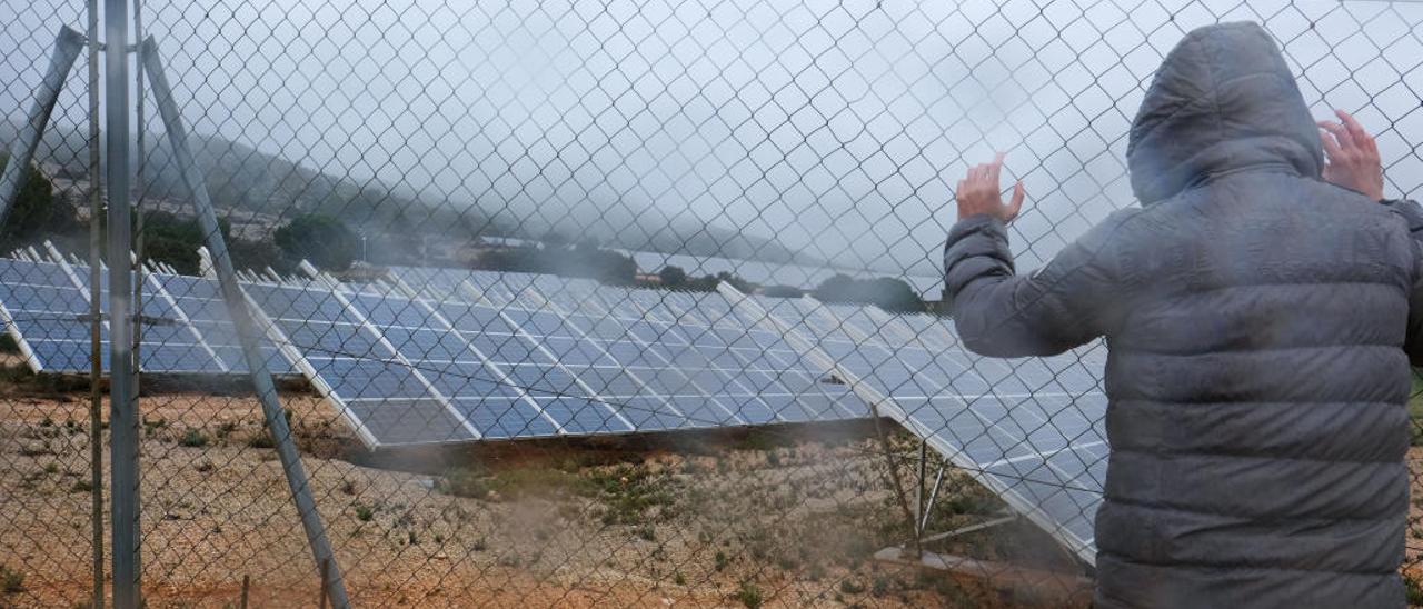 Una instalación para producir energía fotovoltaica en Beneixama, una de las más grandes de la provincia.