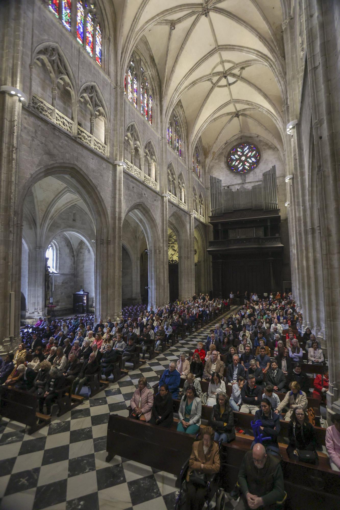 Oviedo despide a lo grande la Semana Santa: mira las fotos de la procesión del Resucitado