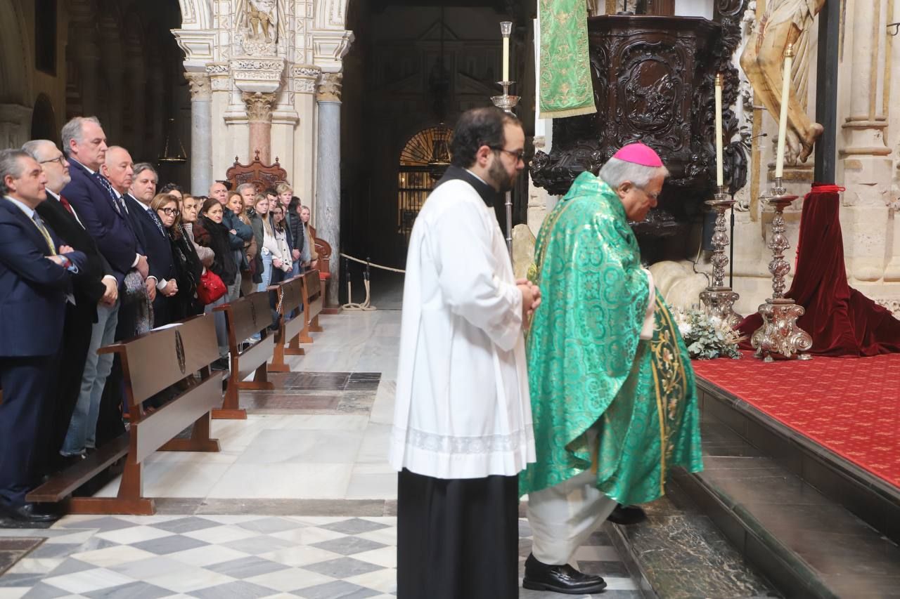 El obispo de Córdoba preside en la Catedral el Jubileo de las Cofradías