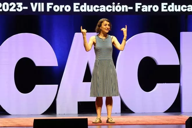 La investigadora y autora de “Enseñar distinto”, Melina Furman, durante su intervención en el VII Foro de Educación