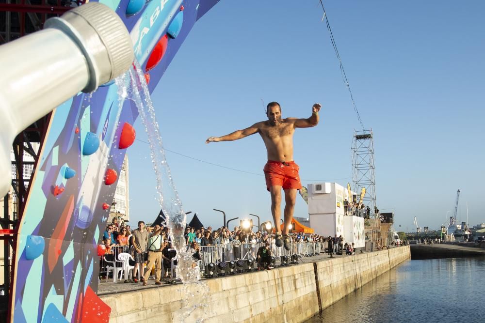 El festival reúne en A Coruña a más de 200 profesionales procedentes de 15 países que competirán en disciplinas como psicoblock, boulder o parkour.