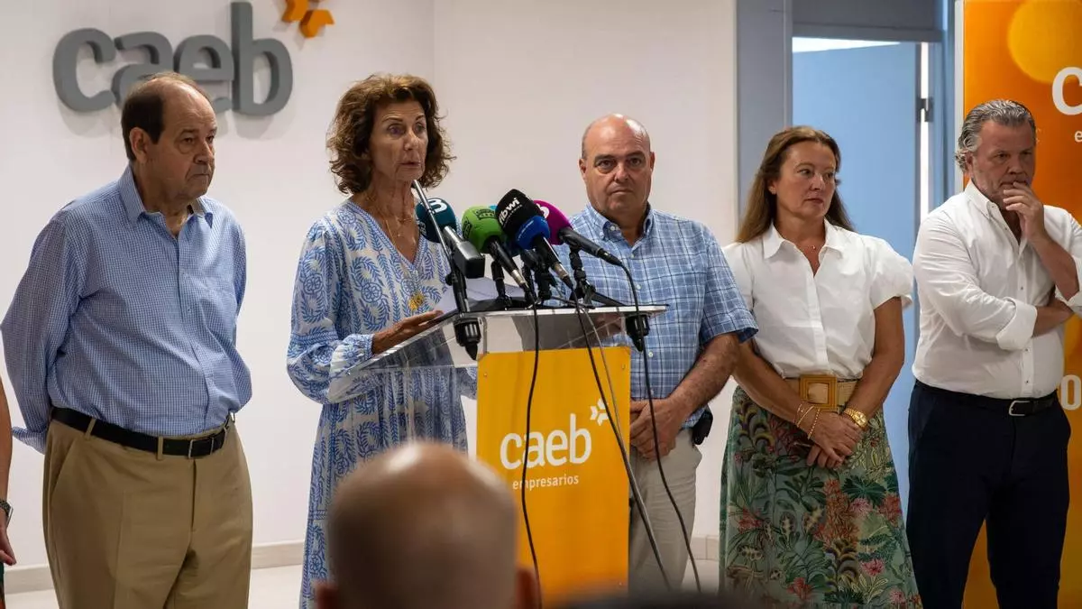 Los empresarios de Baleares reclaman "huir de los extremismos" y defienden la actuación policial contra las activistas contra la saturación turística