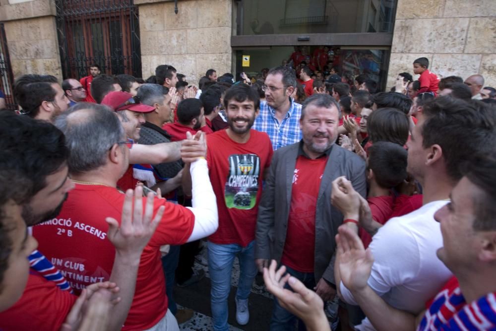 El Saguntino celebra el título de campeón