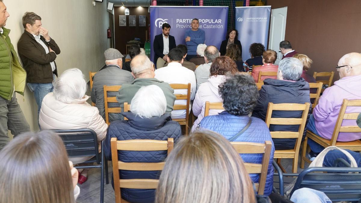 El PP celebró una asamblea ciudadana para abordar la situación del centro de día de Borriol.