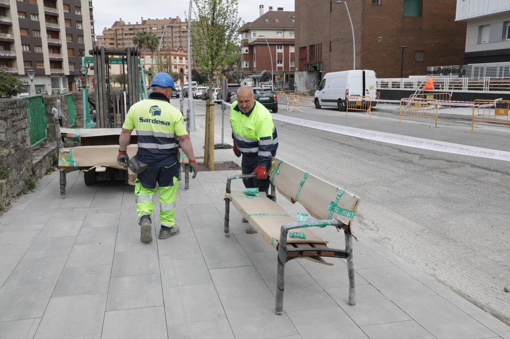 La obra de Pablo Iglesias llega al último día sin convencer a vecinos ni al Ayuntamiento (en imágenes)