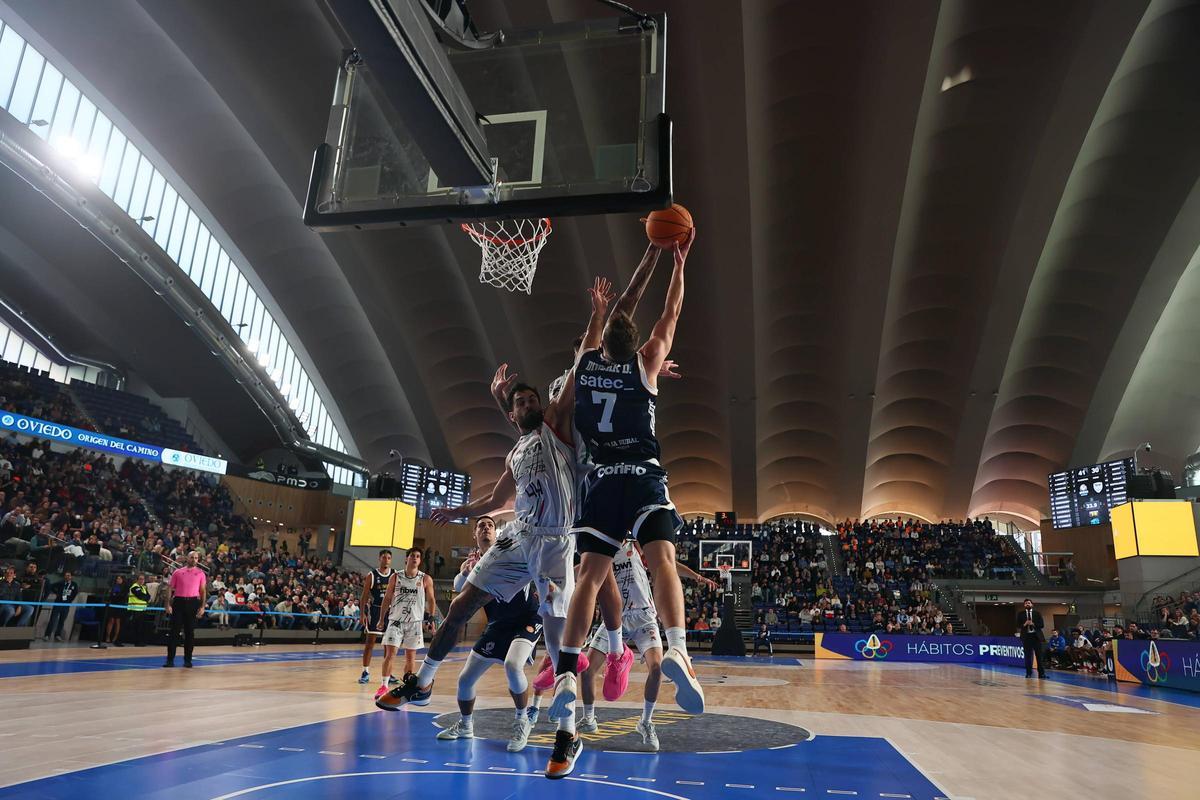 Todas las imágenes de la victoria del Alimerka Oviedo Baloncesto ante el Fibwi Palma