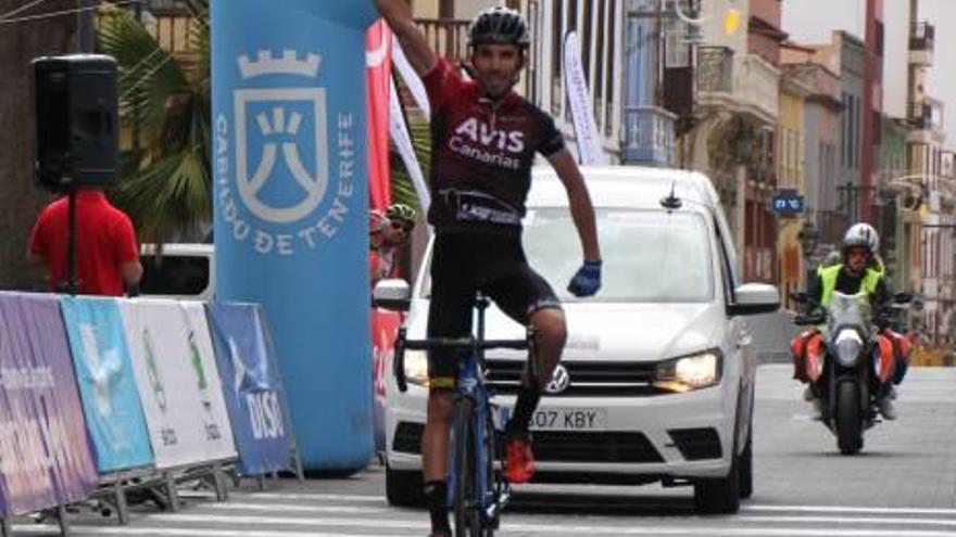 Eusebio Pascual celebra ayer su nueva victoria.