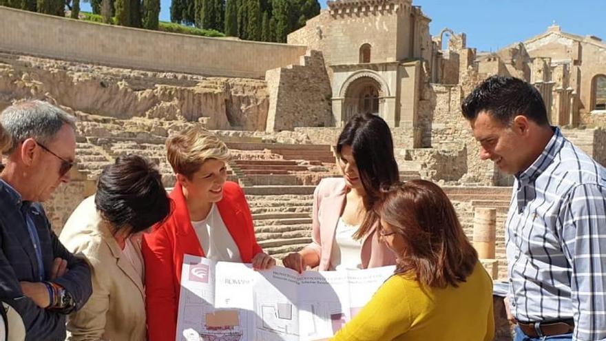 Arroyo se marca como objetivo recuperar el pórtico del Teatro Romano