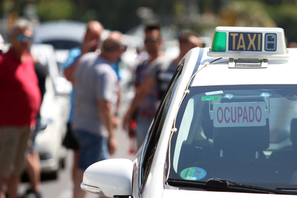 Este martes, los taxistas han continuado con sus movilizaciones