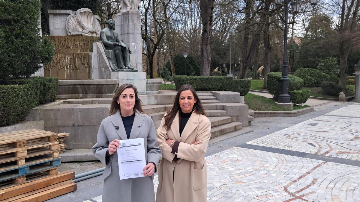 Sonsoles Peralta y Alejandra González este martes en el Campo San Francisco.