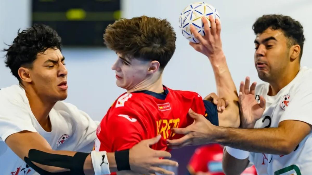 Unai Barreto, ante la férrea defensa egipcia