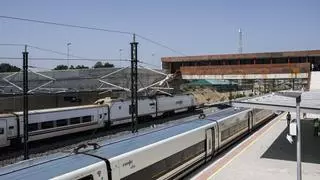 El AVE "olvida" a diez viajeros en una estación de Zamora