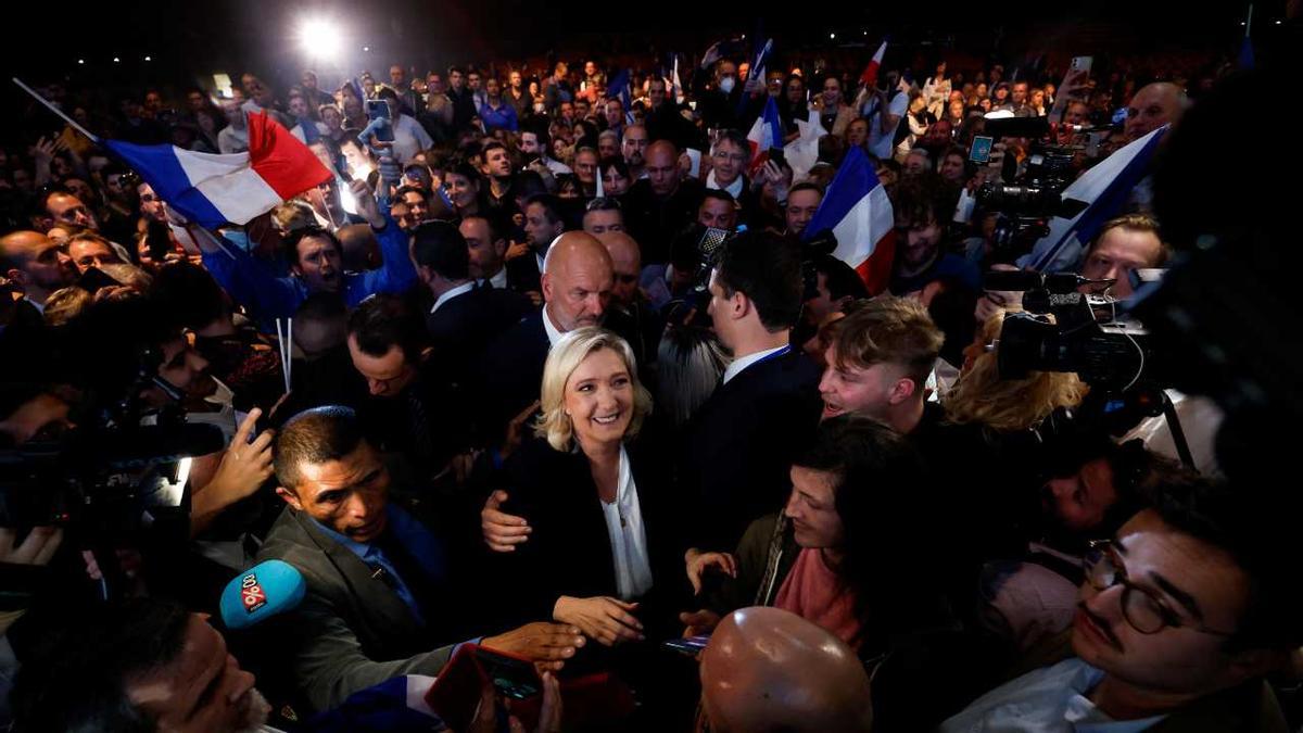 Marine Le Pen aplega milers persones a Perpinyà al míting final de la campanya per les presidencials