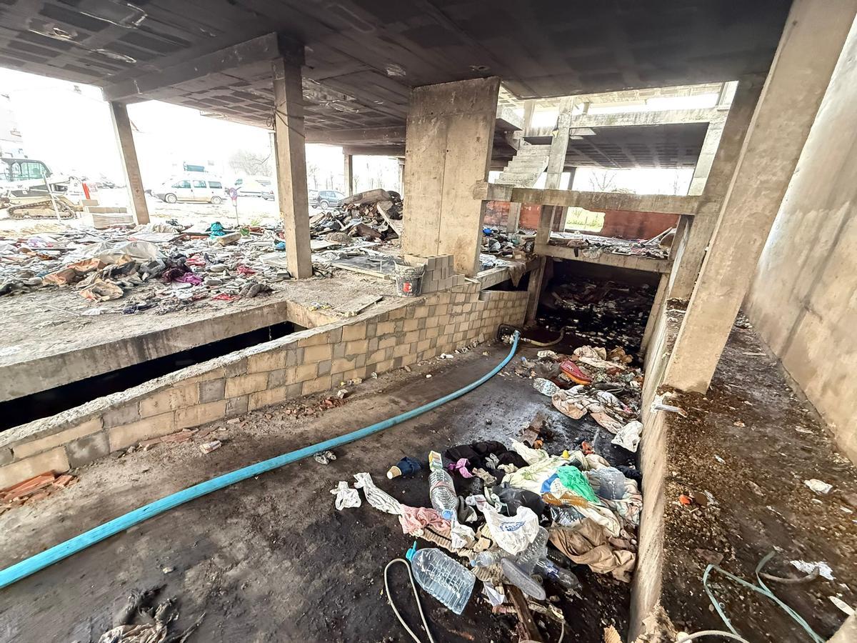 Els treballs de neteja de l'edifici afectat