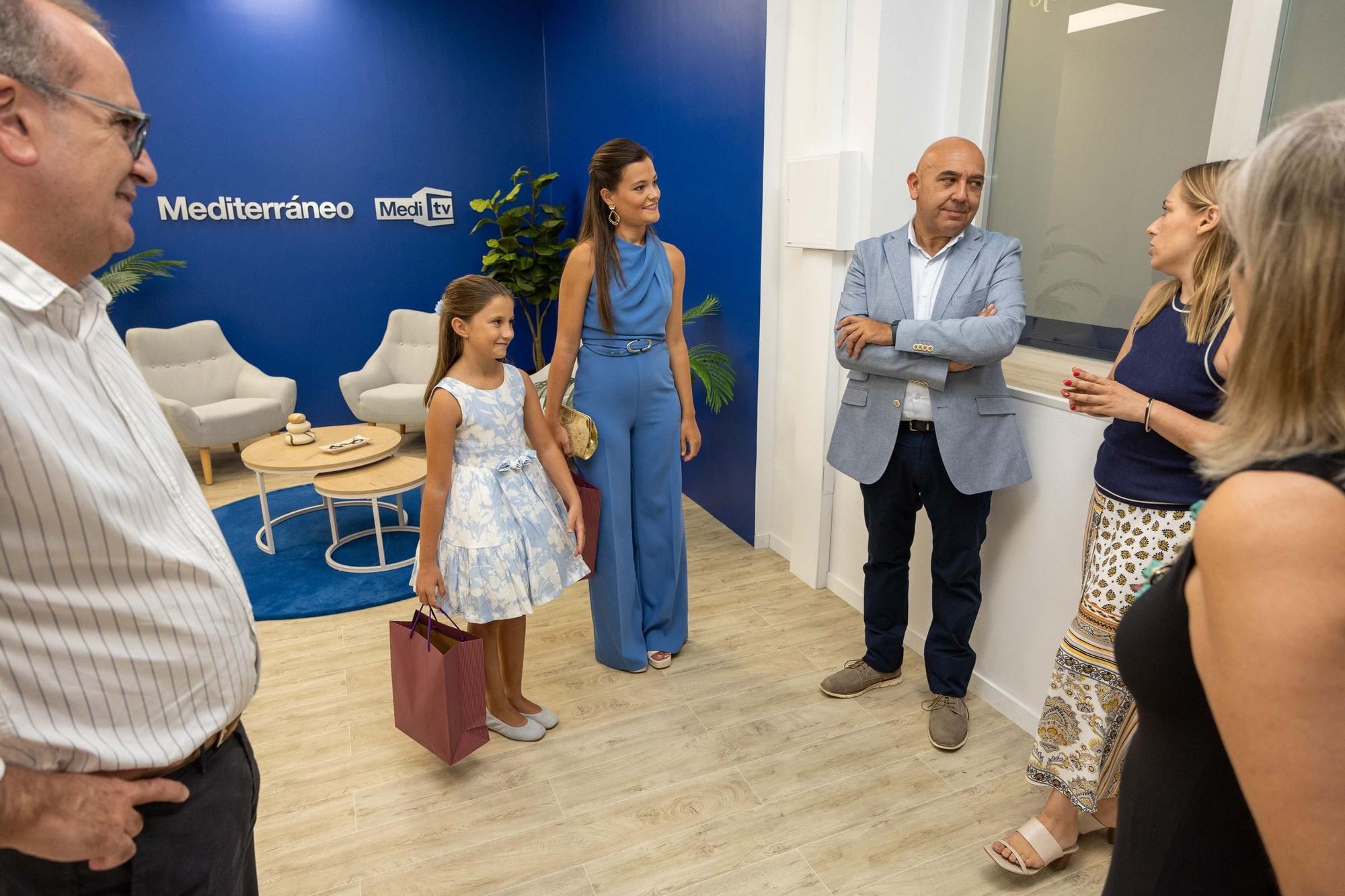 Visita de les reines de les festes a Mediterráneo i les claus de Collazos al front de la Junta