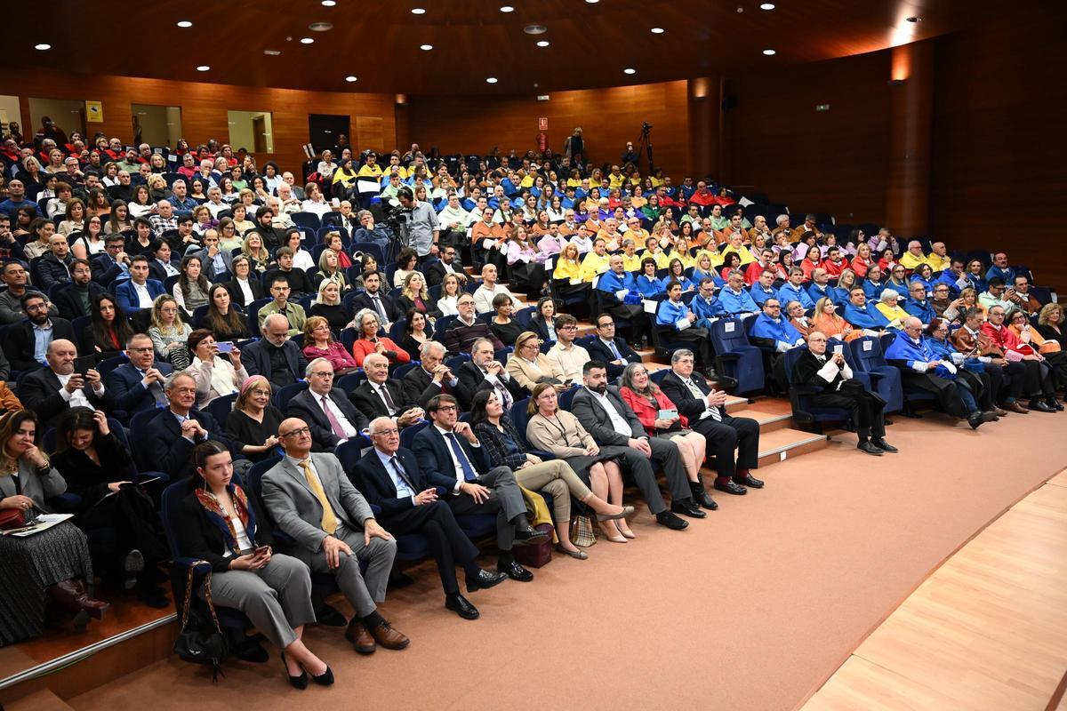Así ha sido la ceremonioa de nombramiento como Doctor Honoris Causa al investigador Luis Puelles en la Universidad Miguel Hernández de Elche