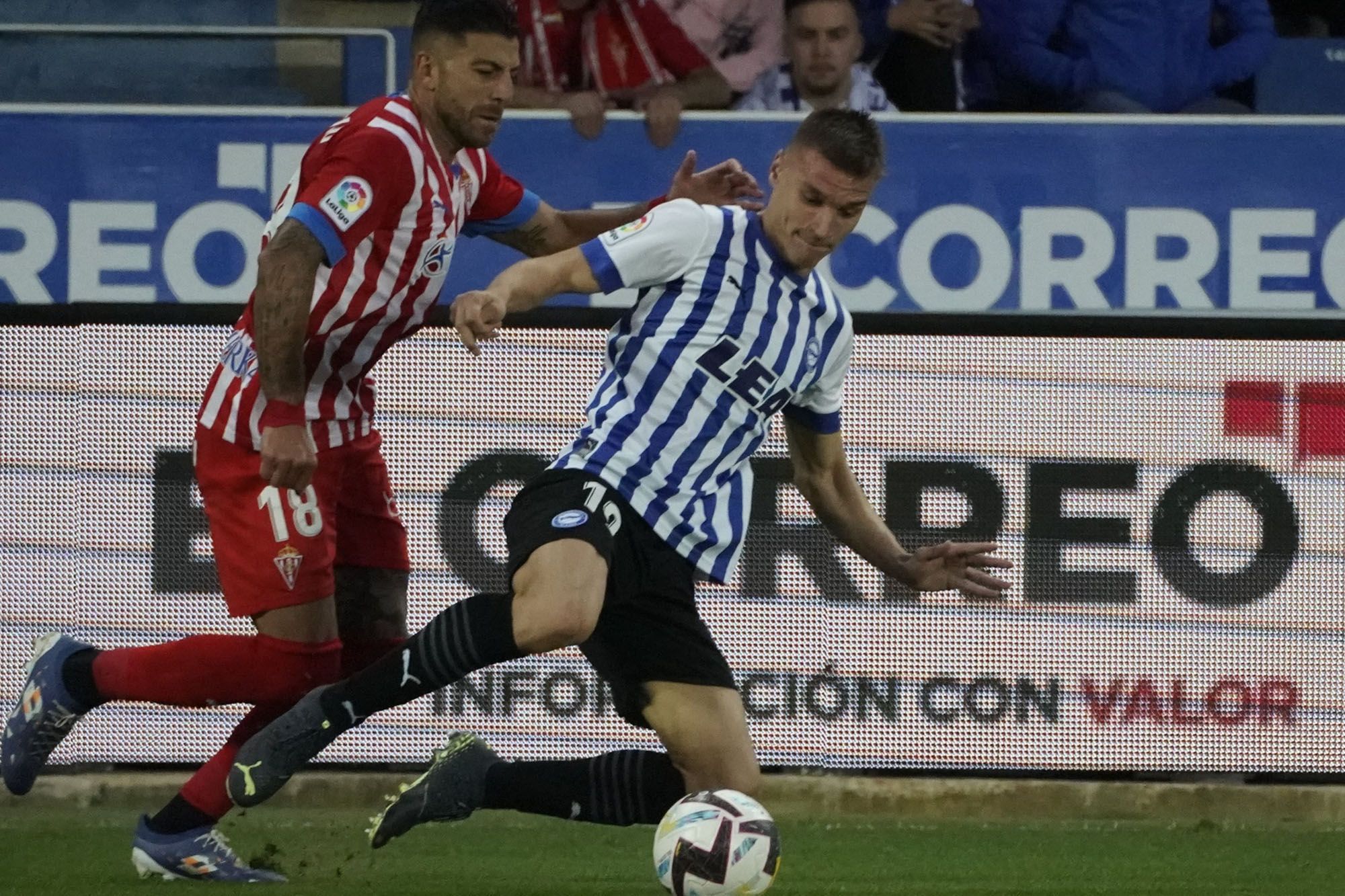 En imágenes: así fue el duelo entre albiazules y rojiblancos en Medizorroza