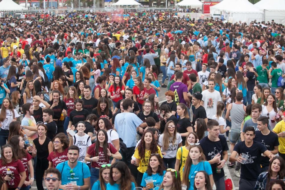 Miles de estudiantes en la macrofiesta universitar