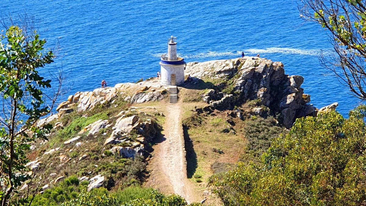 Vista del faro de A Porta de las islas Cíes.