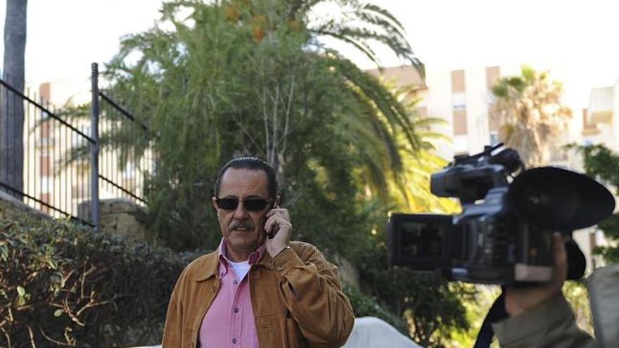 El ex alcalde de Marbella Julián Muñoz, a su salida de los juzgados de la ciudad, donde hoy declaró por una causa en la que se investigaba una presunta irregularidad urbanística y en la que después ha sido también imputado por los delitos de fraude y malversación de caudales públicos.